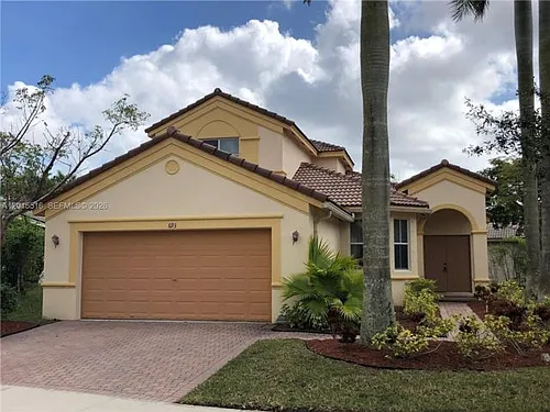 693 Live Oak Ln Photo 1