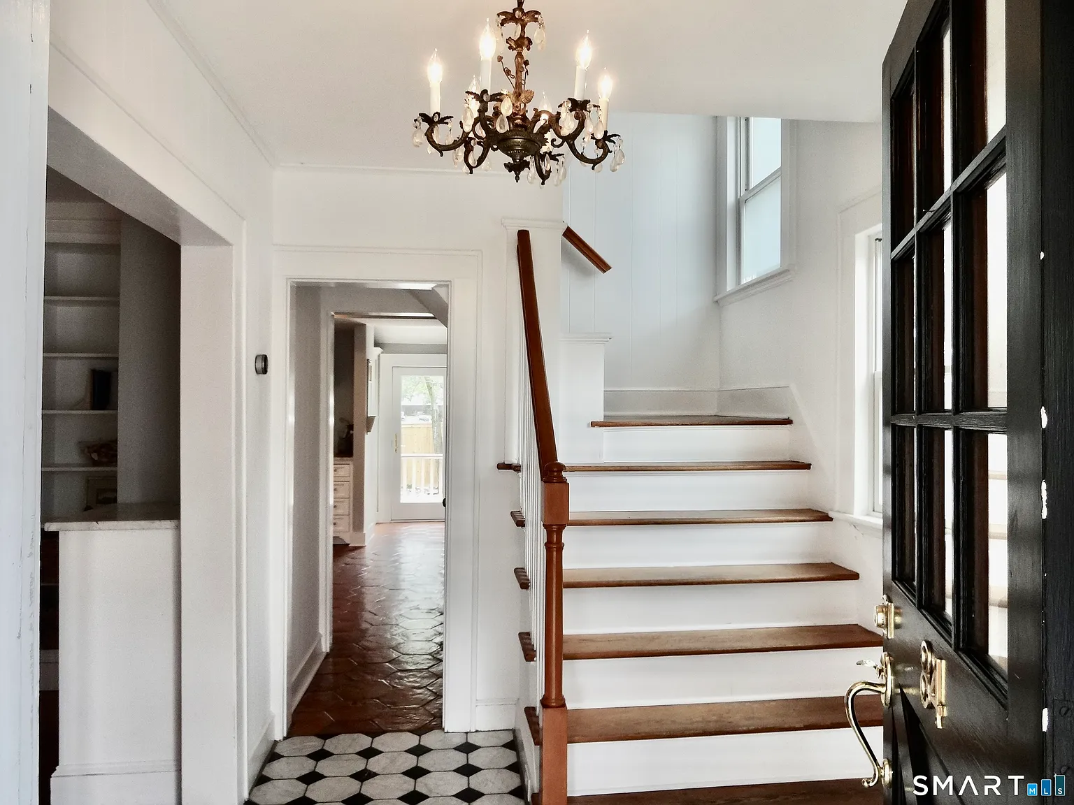 4 bed, 2.0 bath, 2092 sqft, $8,900 — Photo 4