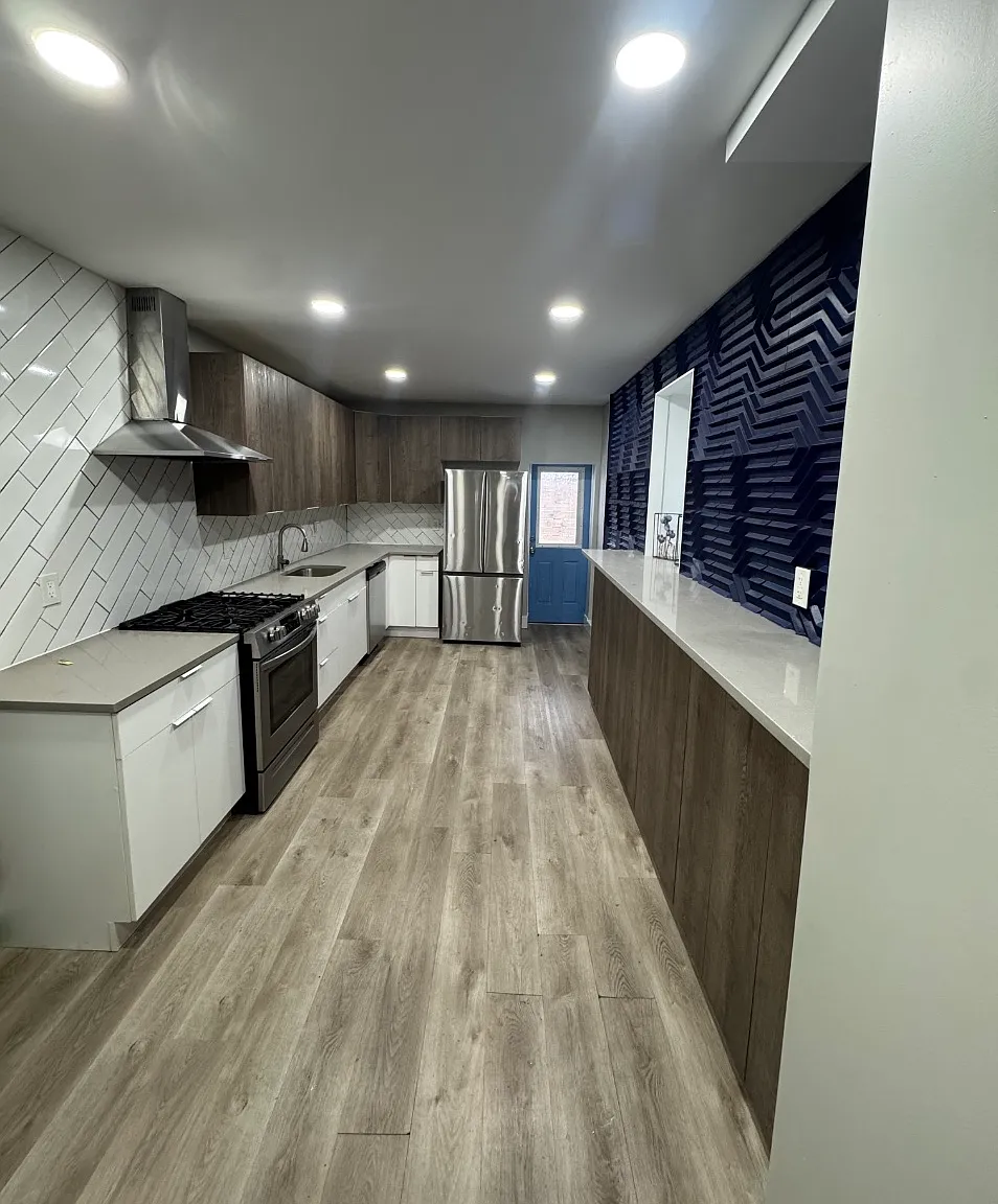 3 bed, 970 sqft, $1,300 — Photo 2