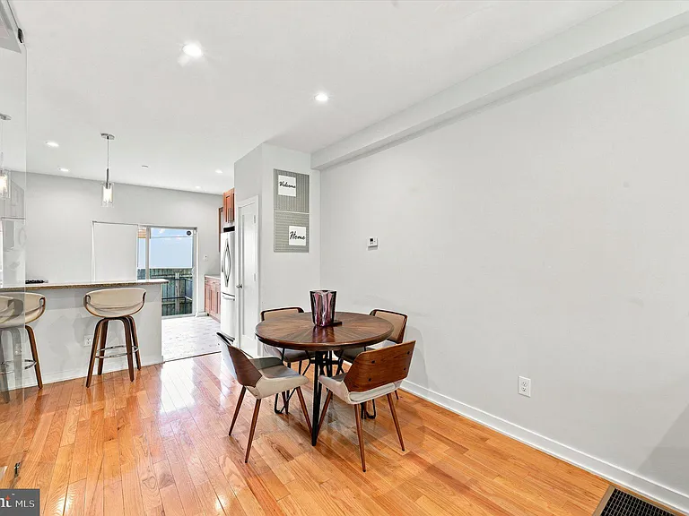 2719 Cambridge St — Photo 5