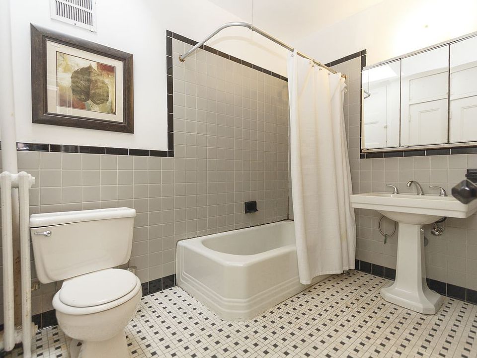 1st image of 309 E 52nd St Fl 4