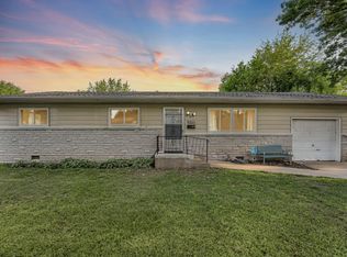 3232 W Crestview St, Springfield, MO 65807