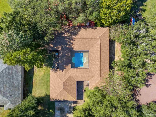 2849 Avenida De Soto, Navarre, FL 32566