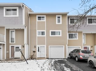 1011 Sandpiper Ct, Bartlett, IL 60103