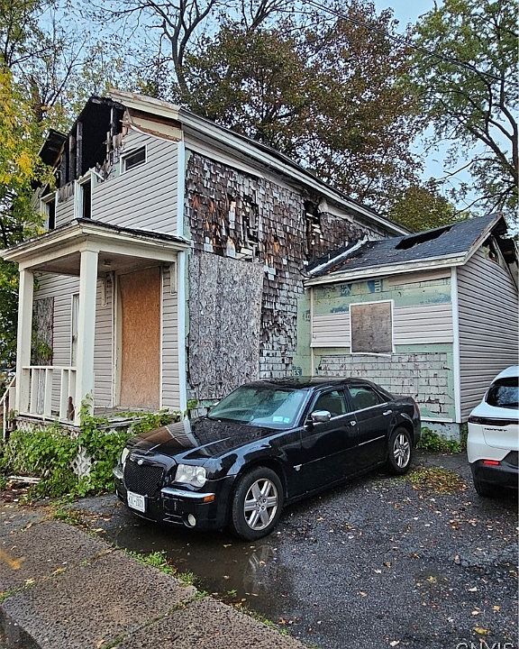 2nd image of 1003 Smith Pl