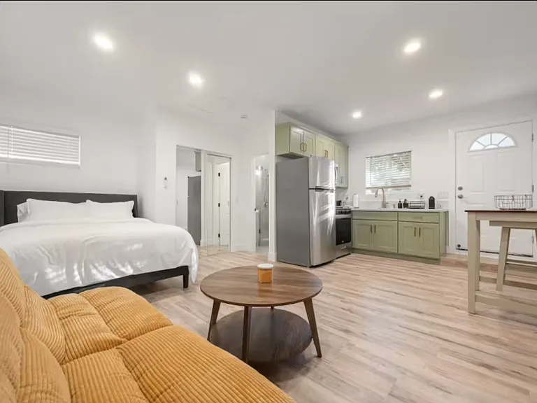 7106 Lasaine Ave — Photo 30
