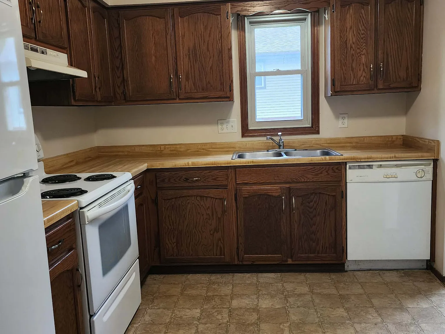 2 bed, $885 — Photo 4