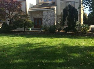 124 Timber Hill Dr, East Hanover, NJ 07936