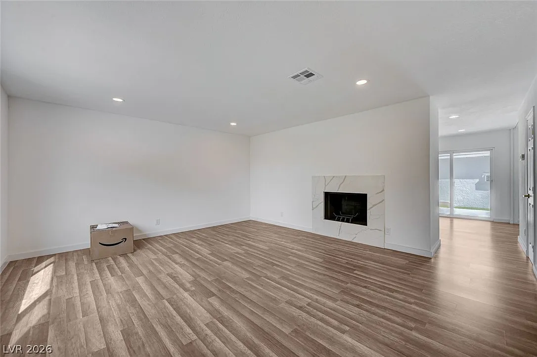 2 bed, 2.0 bath, 1320 sqft, $1,575 — Photo 3