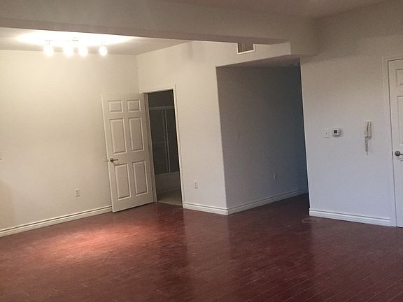 2nd image of 4655 Maplewood Ave Ste 203