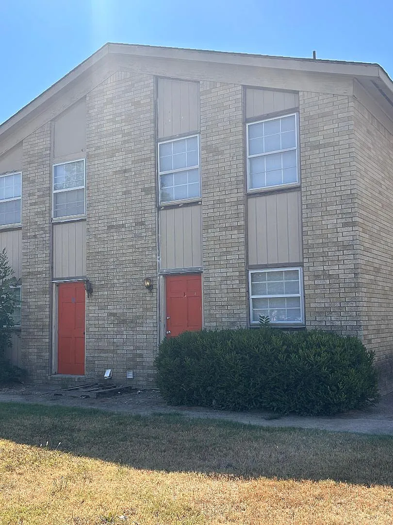 3009 Fairview - B — Photo 1