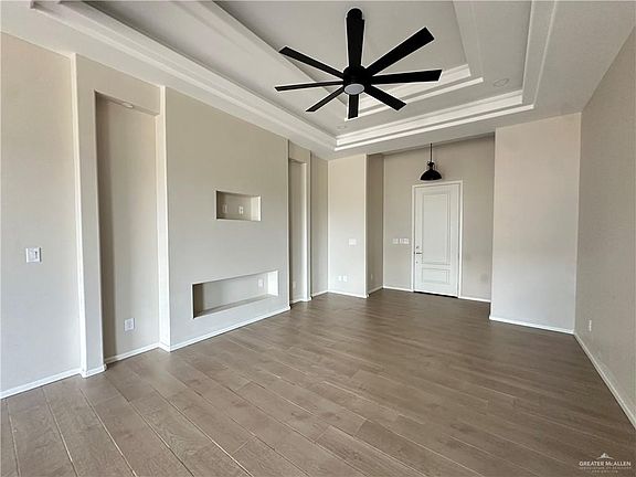 5th image of 1015 Baker Ln