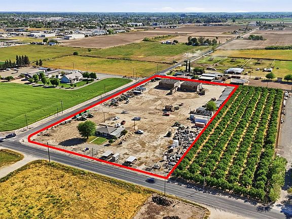 2nd image of 2406 S Walnut Rd