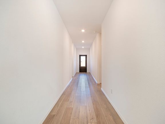 4th image of 201 Wyndemere Ln