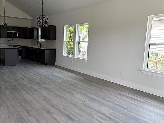 4th image of 415 SE 54th St