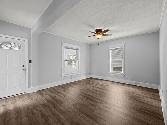 5th image of 421 39th St