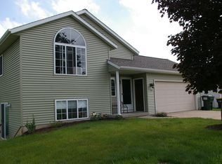340 Prairie Run Dr NE, Cedar Springs, MI 49319