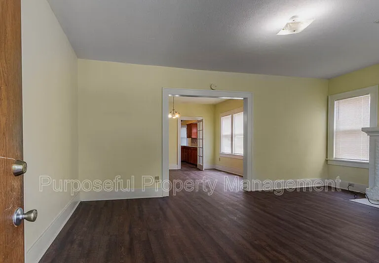 728 NE 15th St — Photo 3