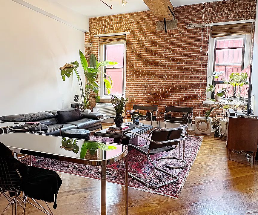 1st image of 101 Sutton St #114