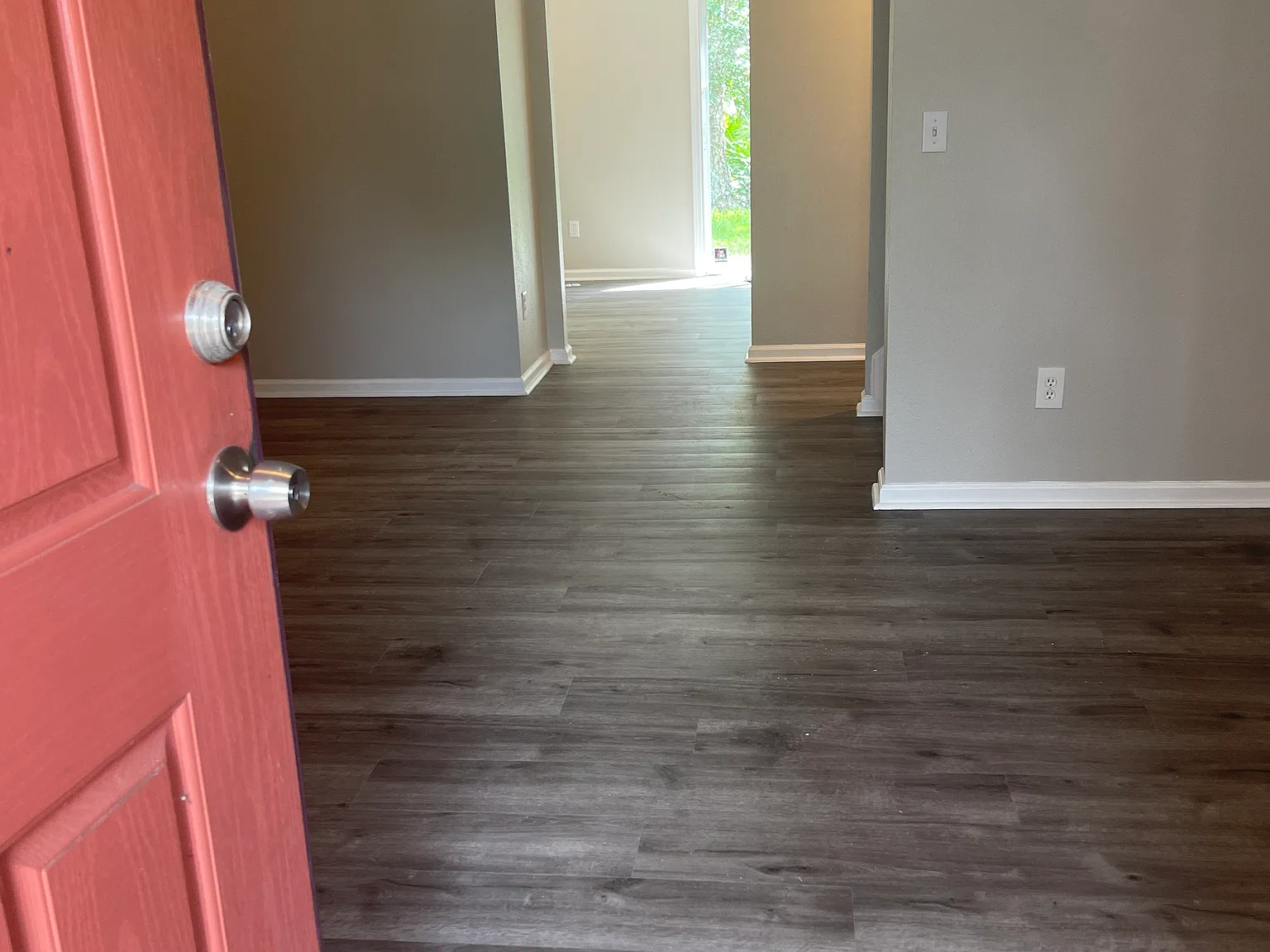 3 bed, 2.5 bath, 1664 sqft, $2,100 — Photo 2