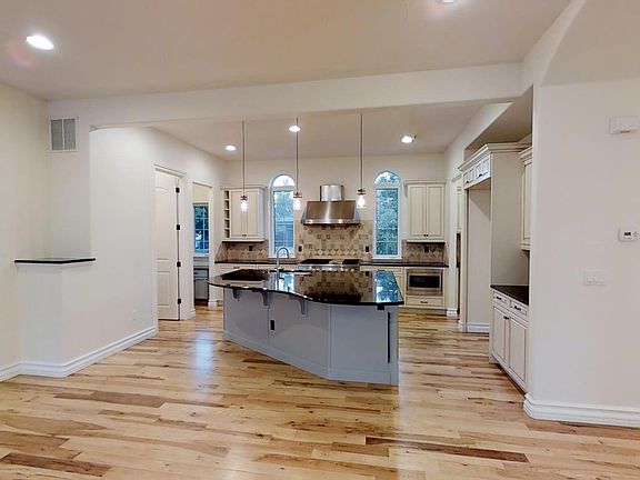 5th image of 795 Krameria St