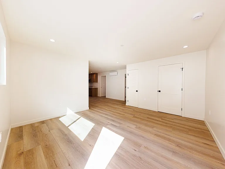 5933 Comey — Photo 25