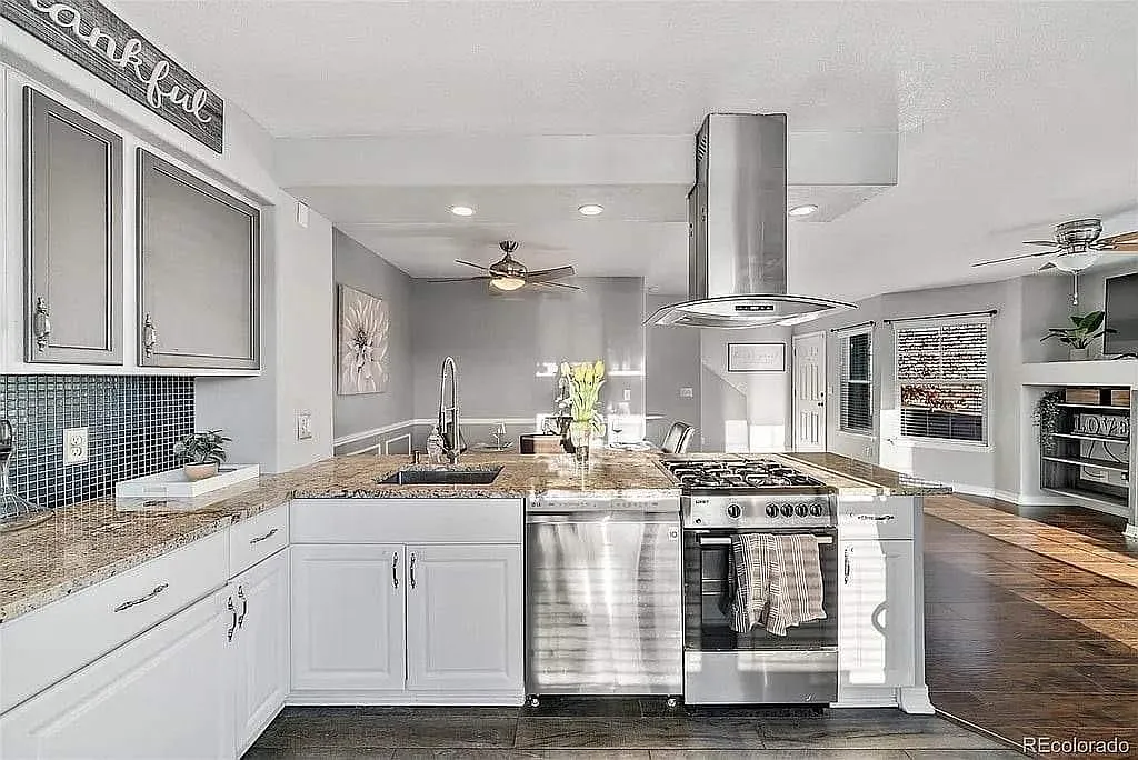 3 bed, 3.5 bath, 1938 sqft, $2,650 — Photo 4