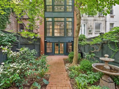 343 E 18th St, New York, NY, 10003