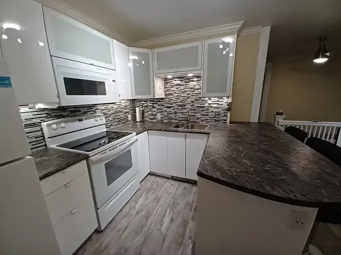 3 bed, 1.0 bath, 700 sqft, $1,875 — Photo 2