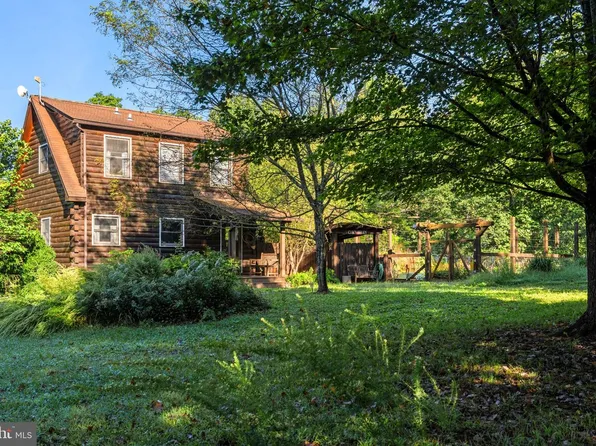 100 Linden Ln, Flint Hill, VA 22627