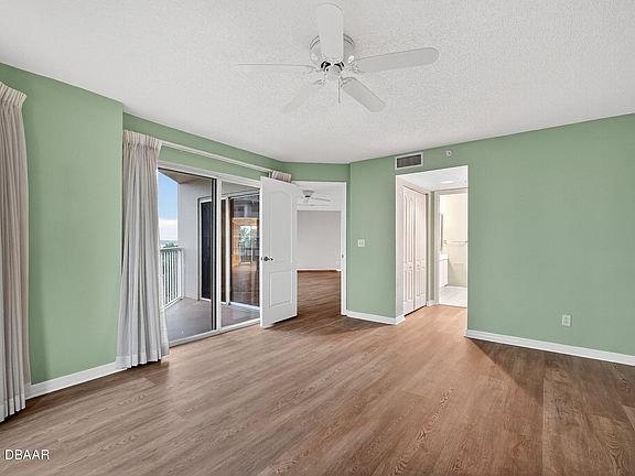 5th image of 3 Oceans West Blvd APT 4C4