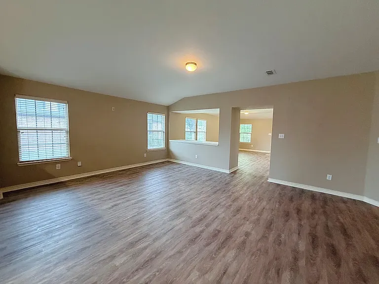 2620 Leisure Ln — Photo 3