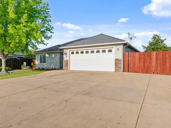 8414 Atlantic Ave, White City, OR 97503
