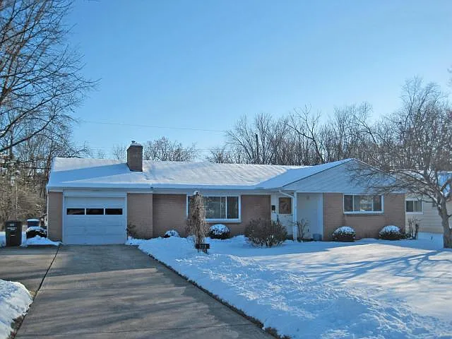 953 Marland Dr S photo 1