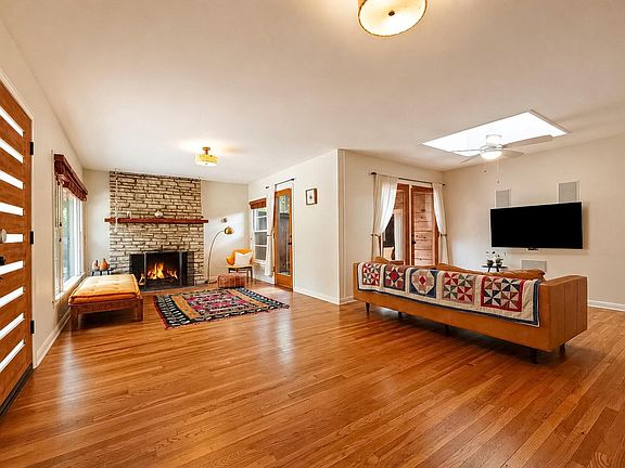 3rd image of 2209 La Casa Dr