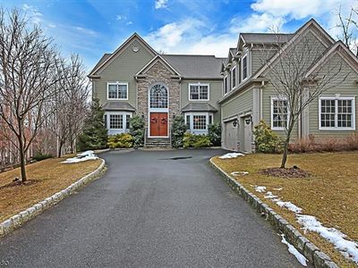 135 Oakwood Rd, Watchung, NJ, 07069