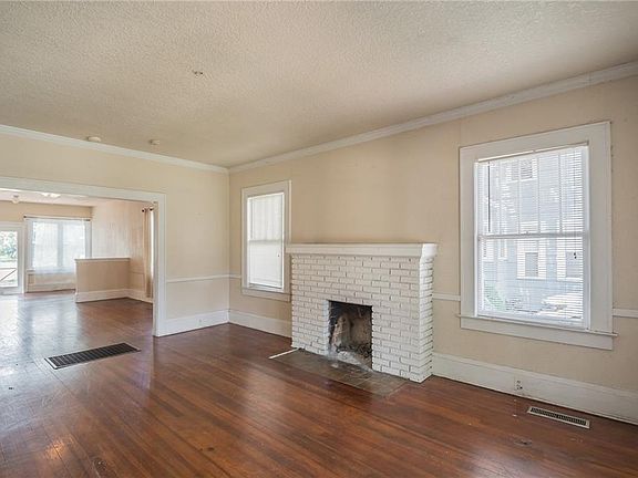 4th image of 234 E Miller St