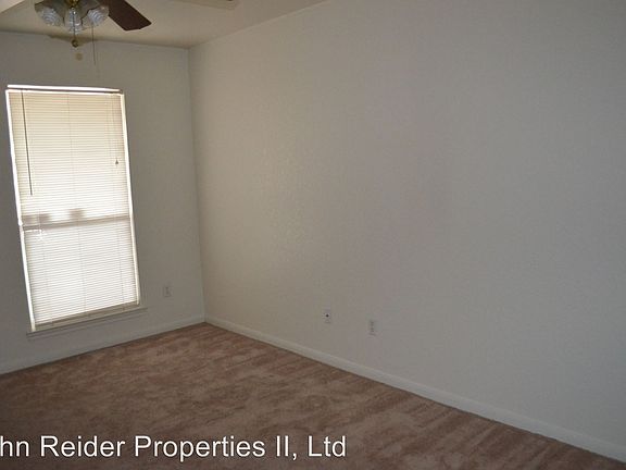 4th image of 917 Rosewood Dr