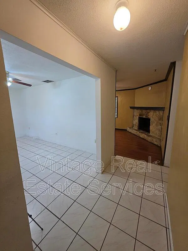 3 bed, 2.0 bath, 1366 sqft, $1,695 — Photo 3