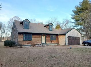 2 Grancera Dr, Hope Valley, RI 02832