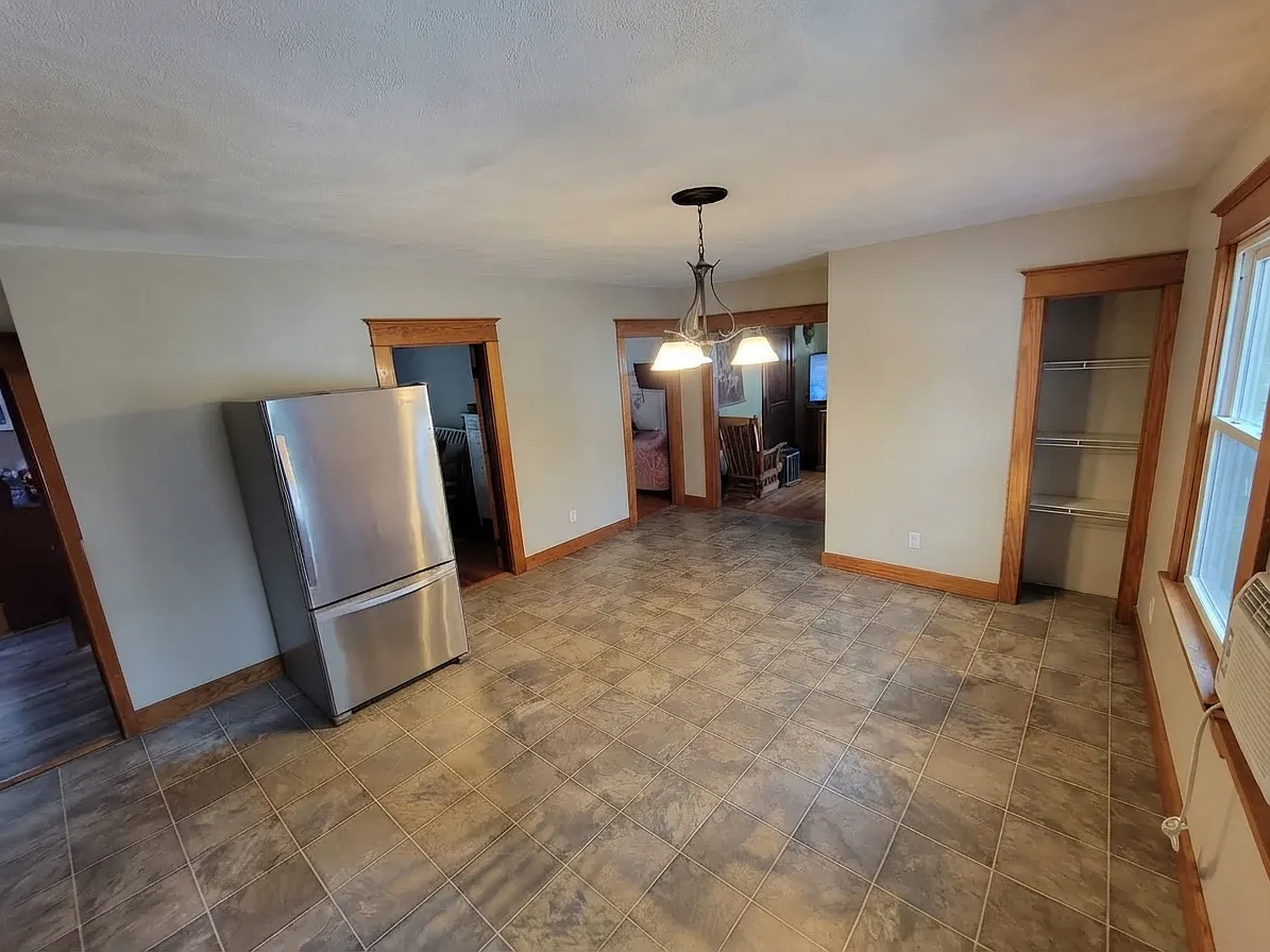 3 bed, 1380 sqft, $2,000 — Photo 2