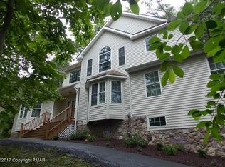 1042 Sky View Dr, East Stroudsburg, PA 18302