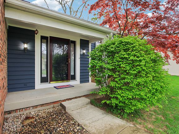 3rd image of 524 Deerberry Dr