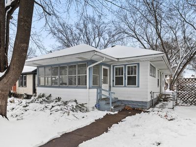 704 Lexington Pkwy N, Saint Paul, MN, 55104