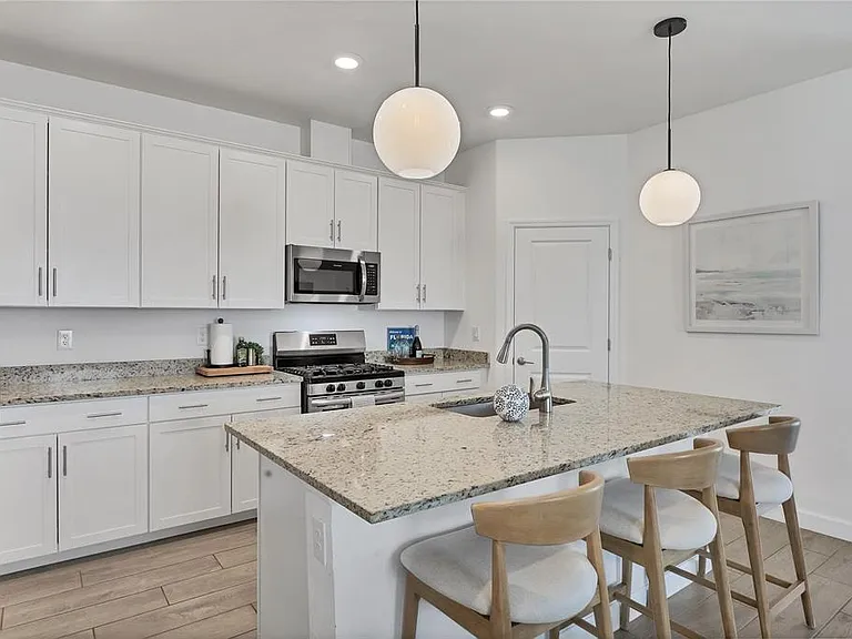 15716 Barefoot Beach Dr — Photo 5