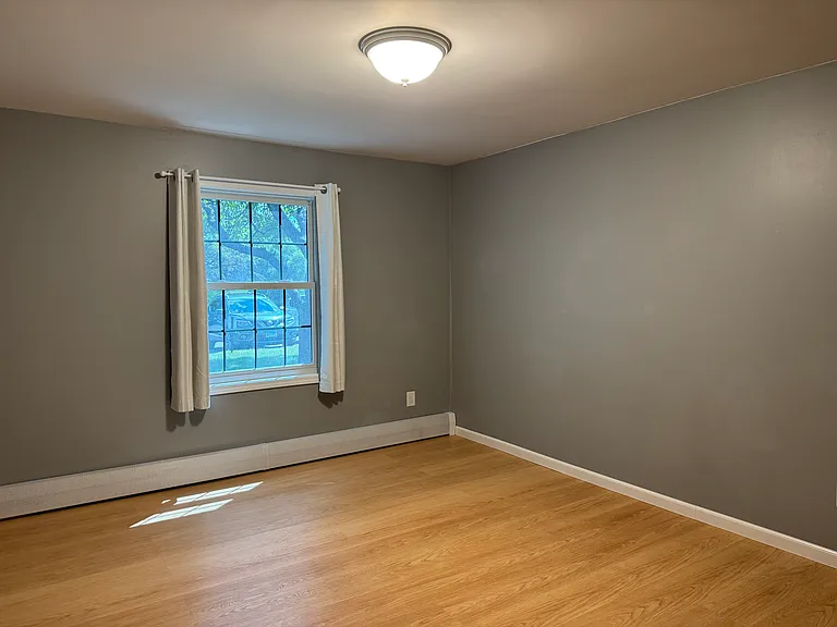 1029 Smetana Rd #4 — Photo 6
