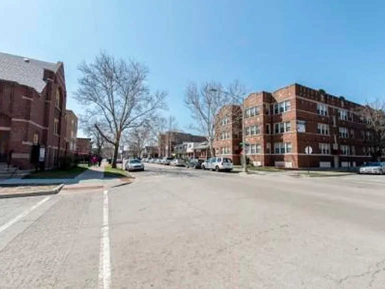 7400 S Yates Blvd — Photo 11