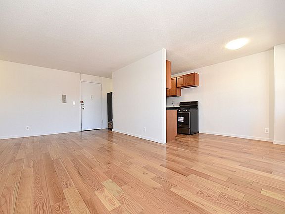 4th image of 4750 59th St APT 6K