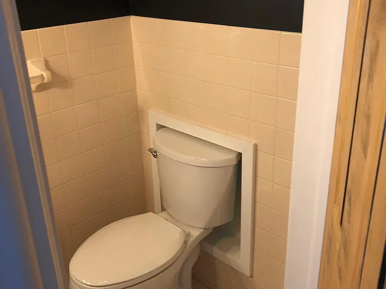 1/2 Bathroom