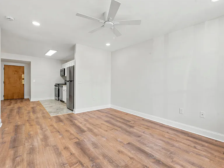 Chandler Apartments — Photo 14